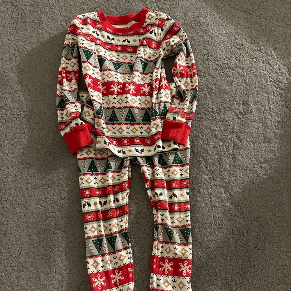 Used Carter’s Xmas PJS